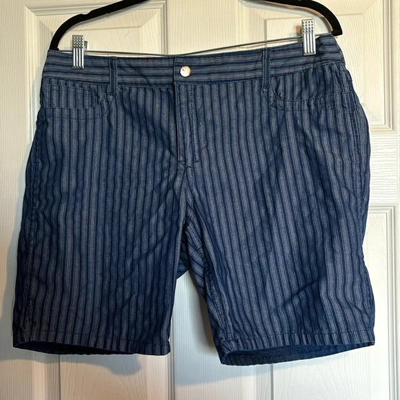 Zac & Rachel women’s blue striped shorts size 12 - Picture 1 of 9